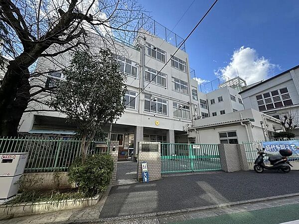 文京区立指ヶ谷小学校まで約600ｍ