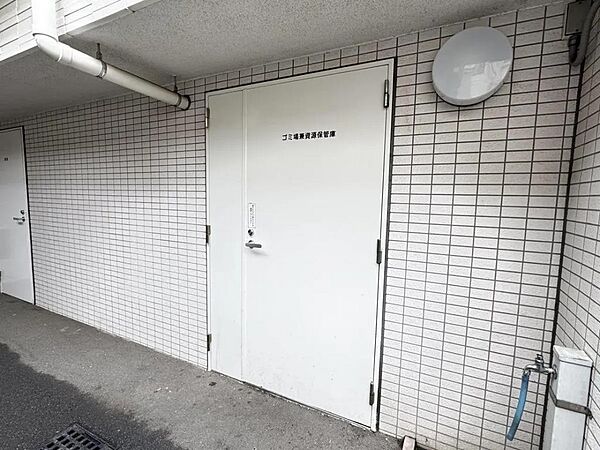 敷地内にゴミ置き場がございます。