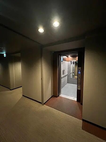 １階　エレベーター