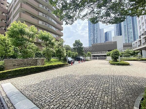 車寄せ・来客用駐車場