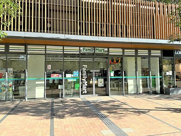 ファミリーマート HARUMI　FLAG店まで約350ｍ　徒歩5分