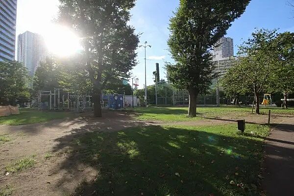黎明橋公園まで徒歩3分（約190ｍ）