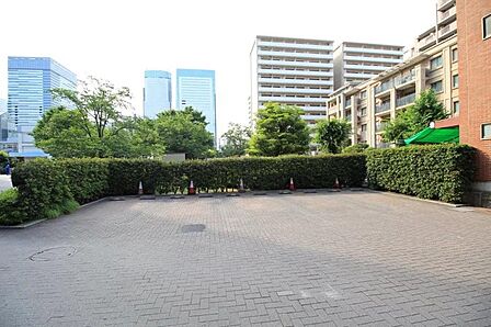 来客用駐車場(エントランス横)