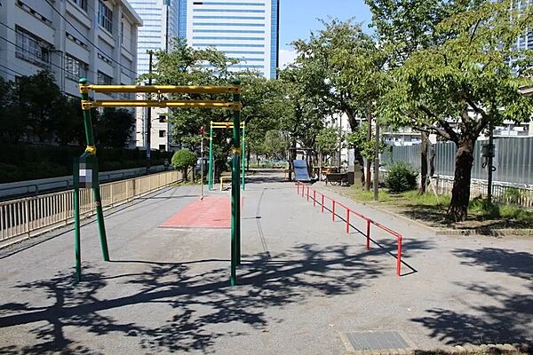 豊洲四丁目公園まで約１１０ｍ　徒歩２分