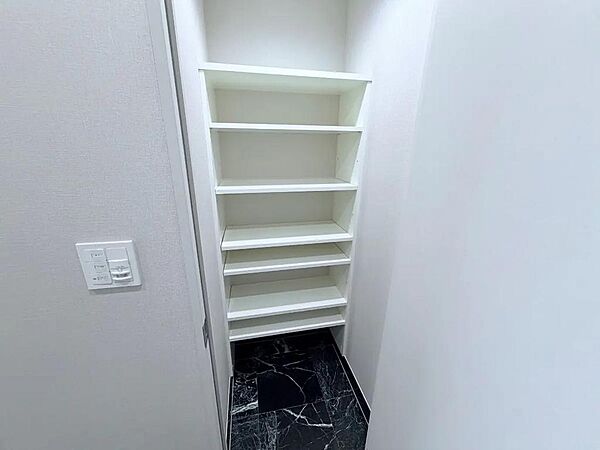シューズインクローゼット 約０.５帖