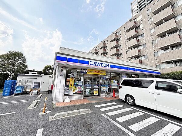 ローソン　有明コロシアム前店まで約80m　徒歩1分