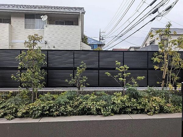 バルコニーからの眺望道路側ではないので人の目が気になりにくいです