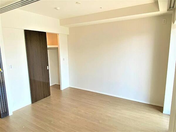 洋室(1)（6帖）