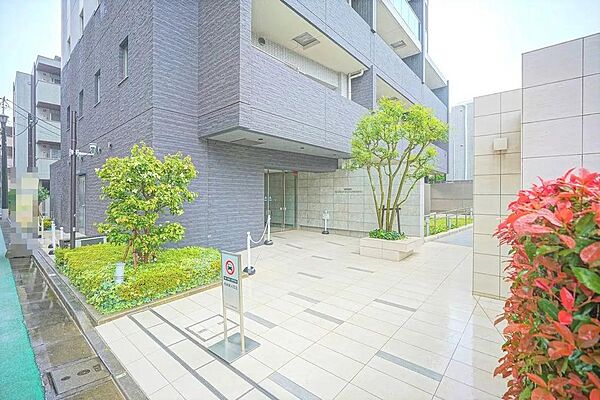 エントランス前