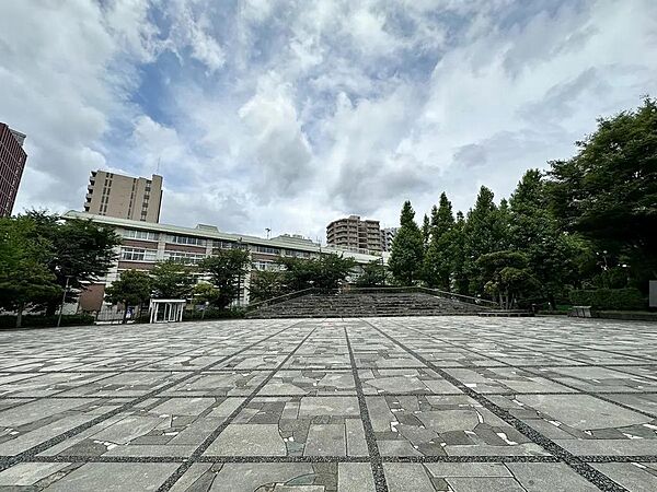教育の森公園・・・約１２００ｍ