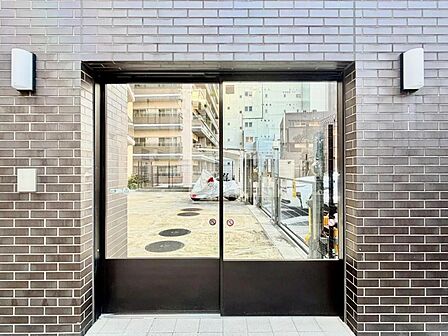 駐輪場側のオートドア