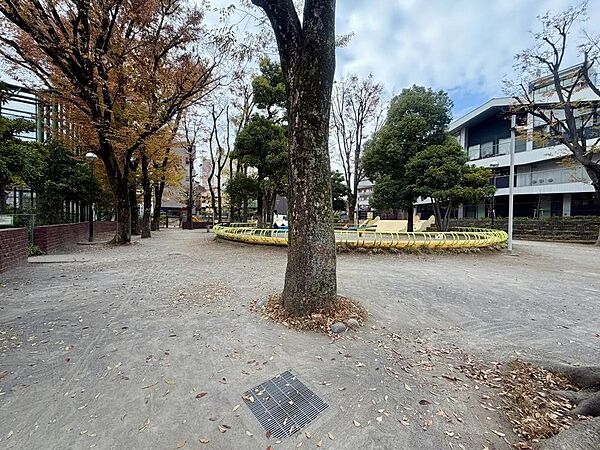 大塚窪町公園まで約370m