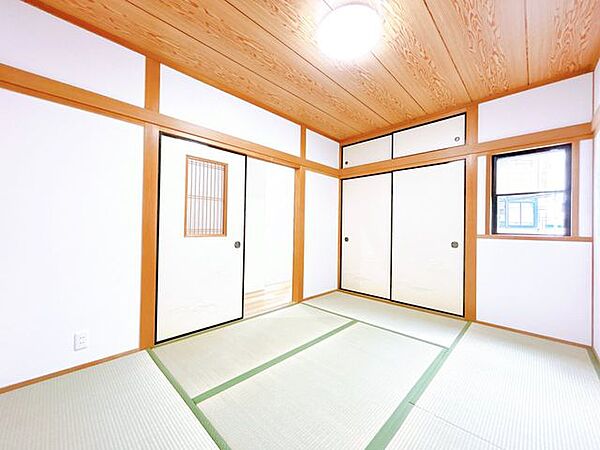 【リフォーム済】和室は畳の表替えを行いました。大きな押入があるので、来客用の布団までしっかり収納できてとても便利です。