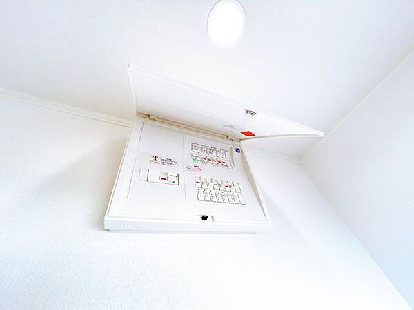 【リフォーム済】分電盤は新品交換しました。弊社での通電確認後のお引渡しになりますので、お住まいになられてからも安心ですね。