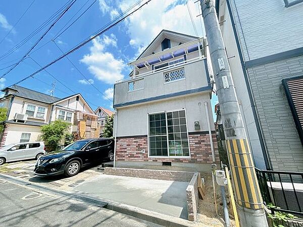 2台駐車可能です。お車を複数台お持ちの方でも安心して駐車が可能です。