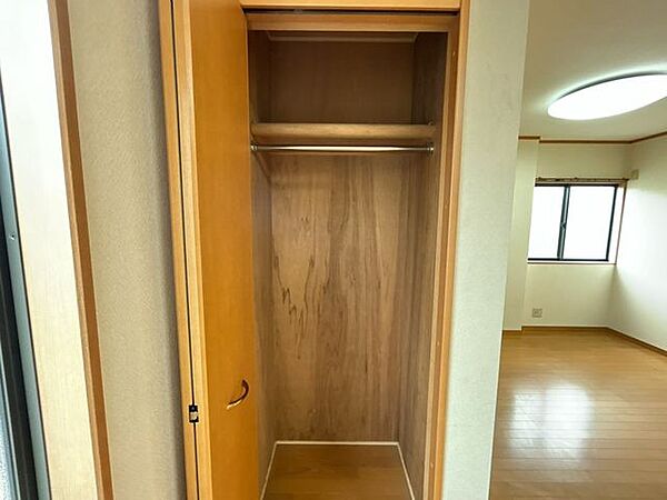 【洋室7.5帖部分収納】
