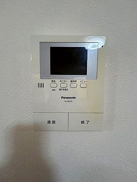 モニター付きインターホンがございます。