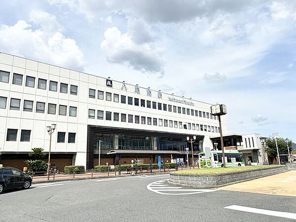 【大阪メトロ谷町線 八尾南駅】徒歩約13分で行くことができます。八尾南駅周辺100円均一のショップなどもございます。