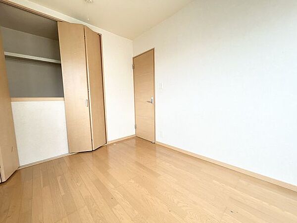 3階洋室です。新生活を機に家具を新調してお部屋の雰囲気を変えてみるのもう良さそうですね。