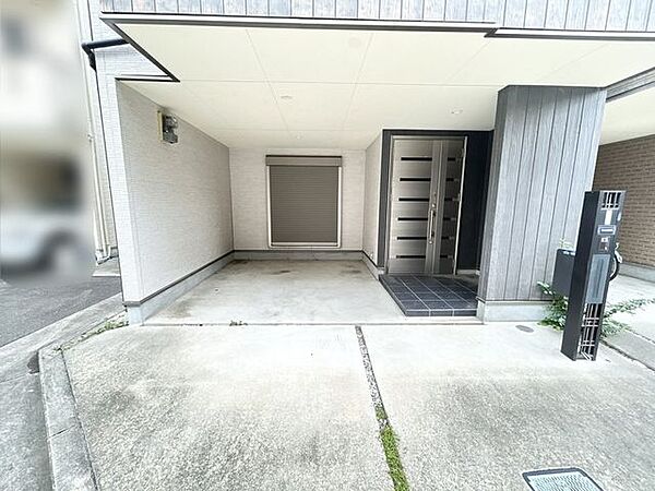 雨風よけはもちろん雨の日のちょっとした作業も濡れる心配も気にせず心置きなく集中できるので便利ですよ。