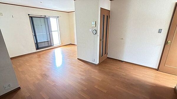 窓が大きく、陽当たりも良いです