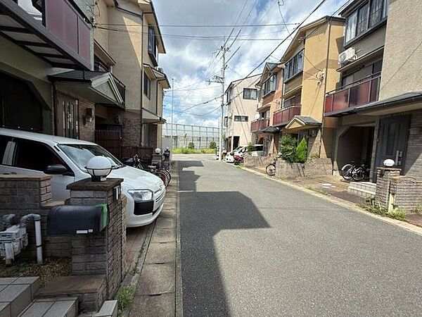 前面道路もゆとりあります。
