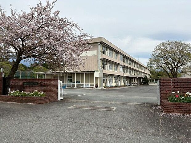 富士宮市立富士見小学校 490m