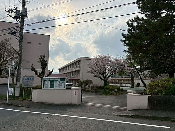 富士宮市立富士宮第二中学校 710m