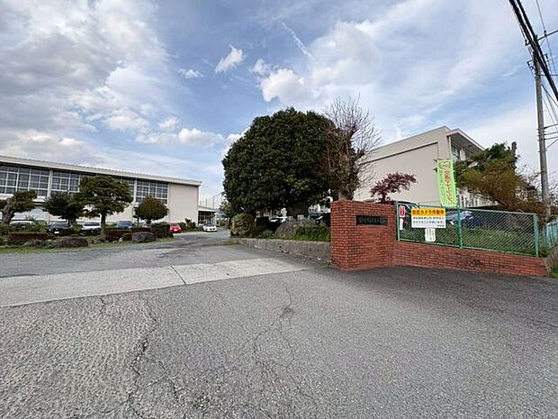 富士宮市立大富士小学校 550m