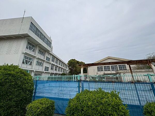 沼津市立浮島小学校 690m