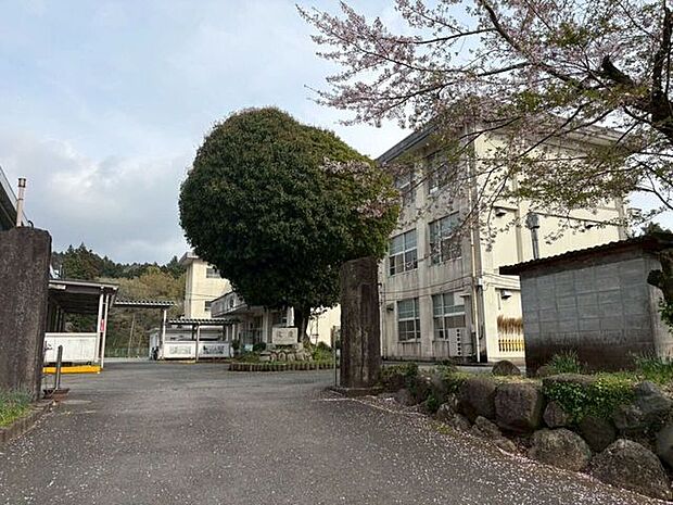 富士宮市立富士根北小学校 1700m