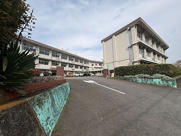 富士宮市立富士根南中学校 620m