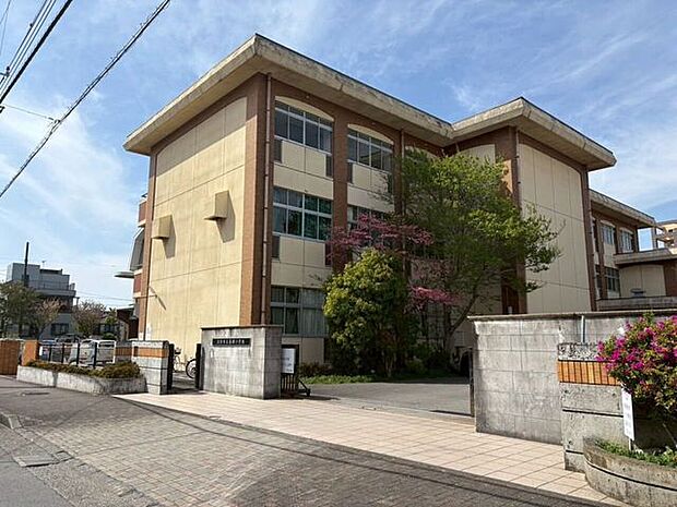 沼津市立第一小学校 620m