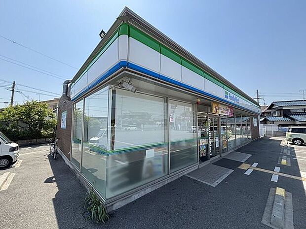 ファミリーマート 播磨北本荘店 80m