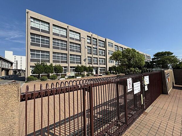 加古川市立平岡南中学校 640m