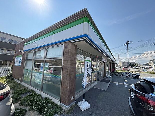 ファミリーマート　平岡町二俣店 590m
