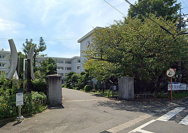 上郷中学校まで徒歩約17分