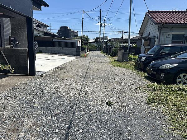 前面道路アスファルト舗装予定です。