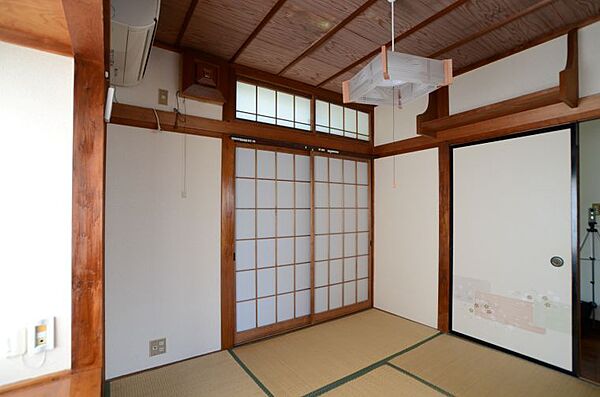 こちらの和室は茶の間としておすすめ。