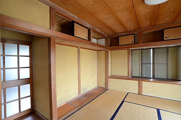 収納棚を置ける板の間あり、畳を傷めません