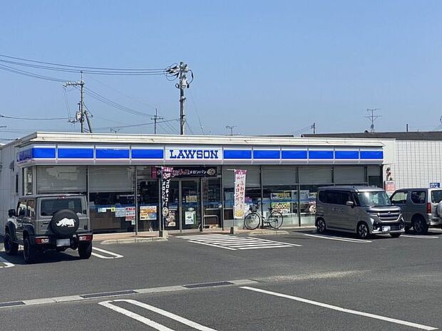 ローソン倉敷西阿知町店西阿知エリアの主要道路沿いに位置し、ドライブや通勤・通学のついでに立ち寄りやすいコンビニです。人気のからあげクンやマチカフェなど充実の品揃えと便利さで、地域の毎日の暮らしをサ…
