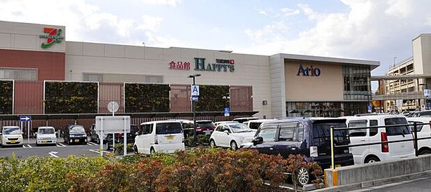 天満屋ハピーズアリオ倉敷店JR倉敷駅直結の「アリオ倉敷」1階にあるスーパーです。2025年秋にリニューアルされ、地元の新鮮な産直野菜や惣菜、冷凍食品が充実しています。岡山のフルーツや銘菓、地酒など…