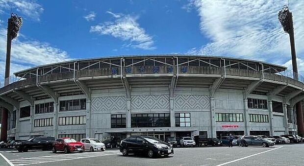 倉敷市営球場倉敷市営球場は高校・社会人野球に広く使われる球場です。水島臨海鉄道球場前駅から徒歩圏内でアクセスが良く、電光掲示板や屋内練習場を備えています。住宅街に近いため、応援の鳴り物が制限される…