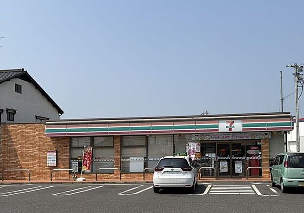 セブン-イレブン 倉敷沖店球場前駅から徒歩圏内に位置する24時間営業のコンビニです。駐車場が広く大型車も利用可能。コンセント付きイートインやセブンカフェ等のサービスも充実し、利便性に優れています…