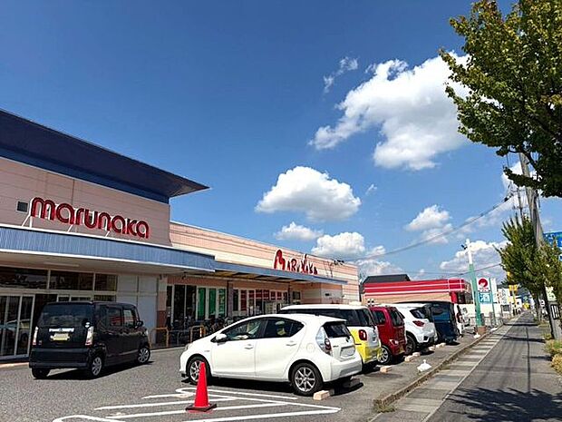 マルナカ中庄店中庄団地前に位置し、朝9時から夜22時まで営業している地域密着型のスーパーです。駐車場も完備され、日々の食料品や生活雑貨のお買物に便利な店舗として、周辺住民の暮らしをサポートします…
