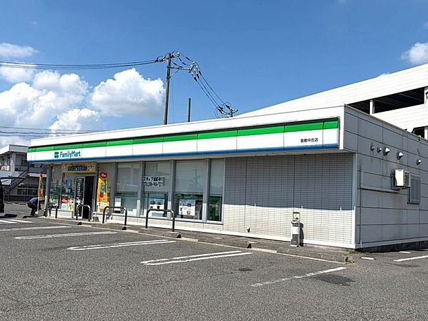 ファミリーマート倉敷中庄店24時間営業でいつでも利用できる便利なコンビニエンスストアです。豊富な食料品や日用品に加え、各種サービスも充実しており、日々の通勤・通学や暮らしをしっかりとサポートします…