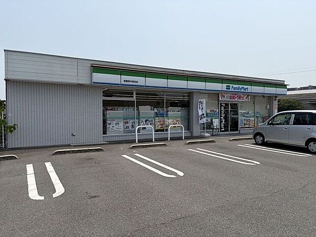 ファミリーマート 倉敷西中新田店倉敷市役所から近く、車でアクセスしやすい24時間営業のコンビニです。広めの駐車場を完備し、コンセント設置のイートインスペースも利用可能。各種決済対応やATMなど、日…