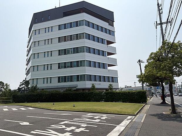 倉敷商工会館2022年完成の地上7階建て、帆船をイメージした外観が特徴。全国の商工会館で初めて環境省のZEB Ready（省エネ性能）に採択され、高い省エネ性を実現。災害時には一時避難所にもなる多…