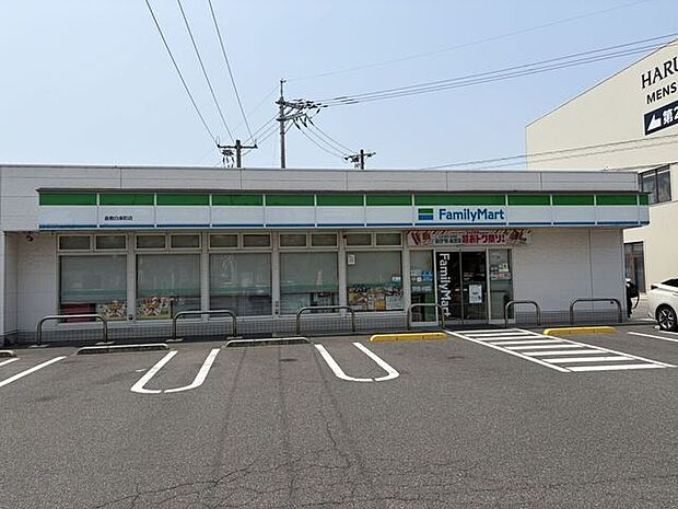 ファミリーマート 倉敷白楽町店倉敷駅から南へ進んだ市役所や商業高校、商工会議所の近くに位置する24時間営業の店舗です。車椅子対応の駐車場やスピーディーな各種決済、お酒・タバコの取り扱い、ATMを完…