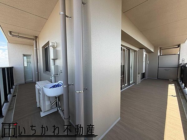 コーナーバルコニー　スロップシンクがついているので、お掃除もしやすいです